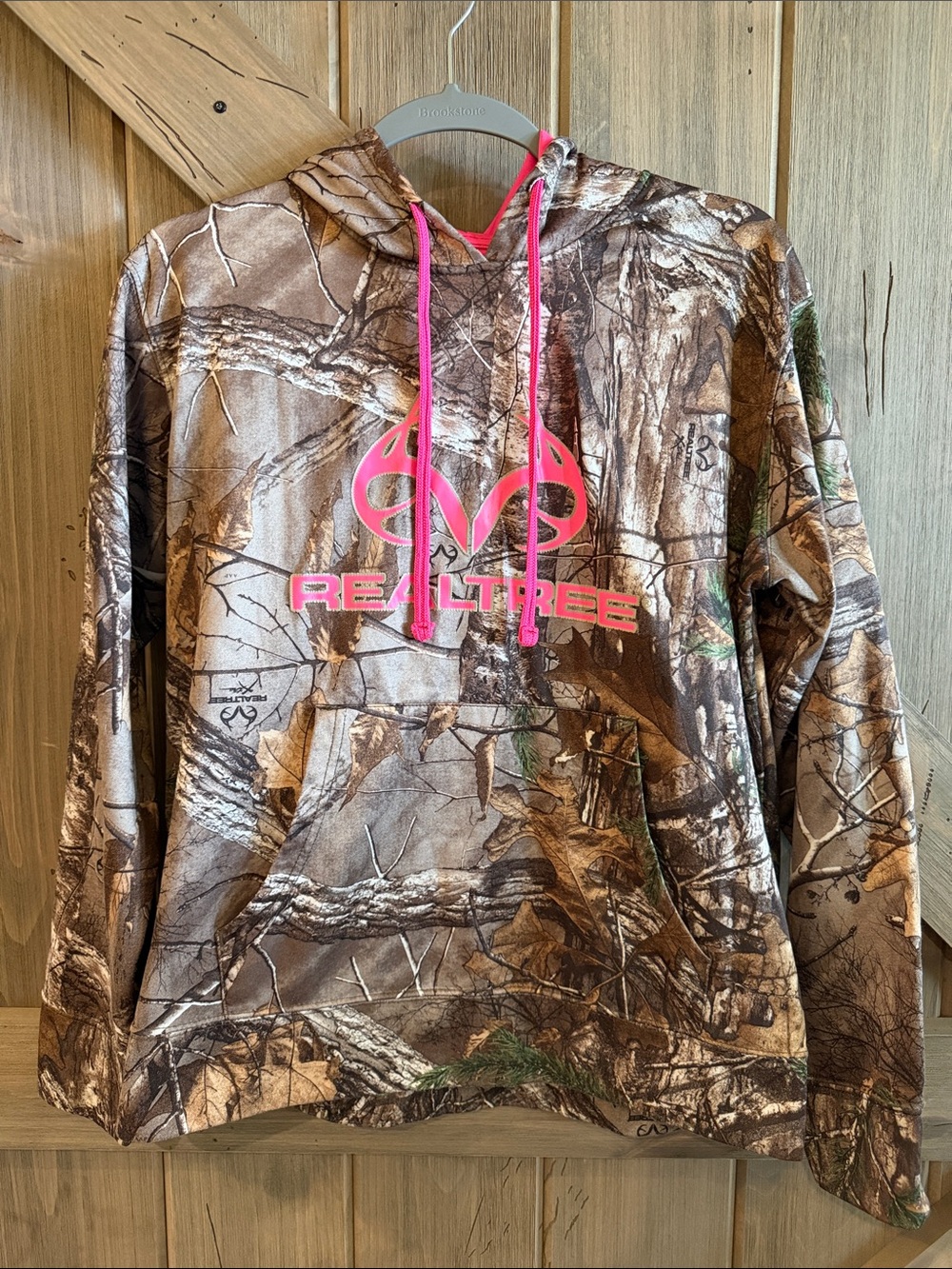 Realtree Camo Hoodie with Hot Pink Logo and Drawstrings Women’s Size L